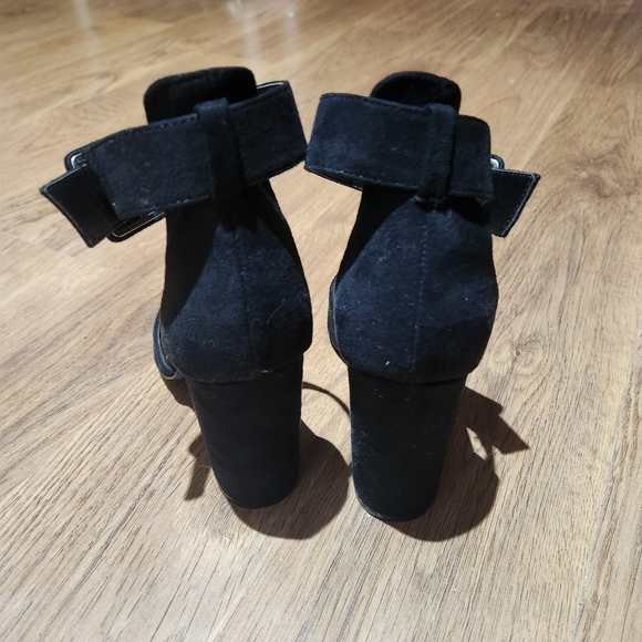 Call It Spring Chunky Heels, Size 8 - Picture 6 of 7